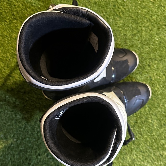 Alpinestars Tech 3S Youth Black and White motocross ATV Riding Boots - Picture 9 of 9